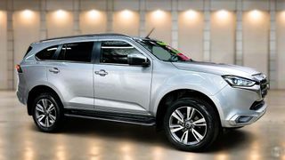 2022  Isuzu MU-X LS-T SUV (Mercury Silver) Pre-Owned Car Thumbnail