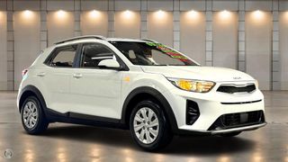 2022  Kia Stonic S SUV (Clear White) Pre-Owned Car Thumbnail