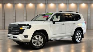 2023 Toyota Landcruiser GXL SUV (Glacier White) Pre-Owned Car Thumbnail