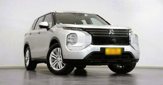 2023  Mitsubishi Outlander ES SUV (Sterling Silver) Pre-Owned Car Thumbnail