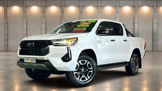 2024 Toyota Hilux SR5 48V Ute (Glacier White) Pre-Owned Car Thumbnail