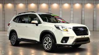2023  Subaru Forester 2.5i SUV (Crystal White) Pre-Owned Car Thumbnail