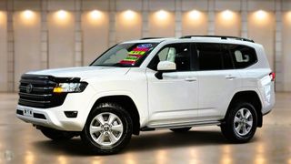 2023 Toyota Landcruiser GXL SUV (Glacier White) Pre-Owned Car Thumbnail