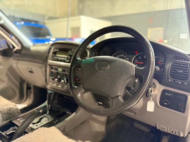 2005 Toyota Landcruiser GXL Auto 4x4 Photo 14