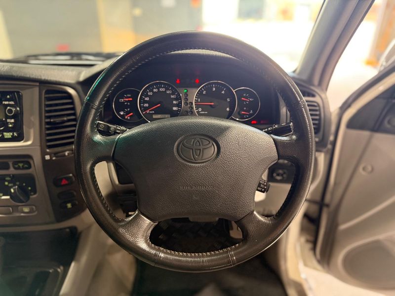 2005 Toyota Landcruiser GXL Auto 4x4 Photo 11