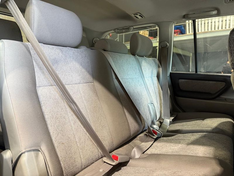 2005 Toyota Landcruiser GXL Auto 4x4 Photo 17