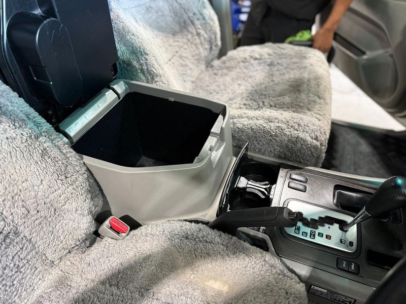 2005 Toyota Landcruiser GXL Auto 4x4 Photo 13