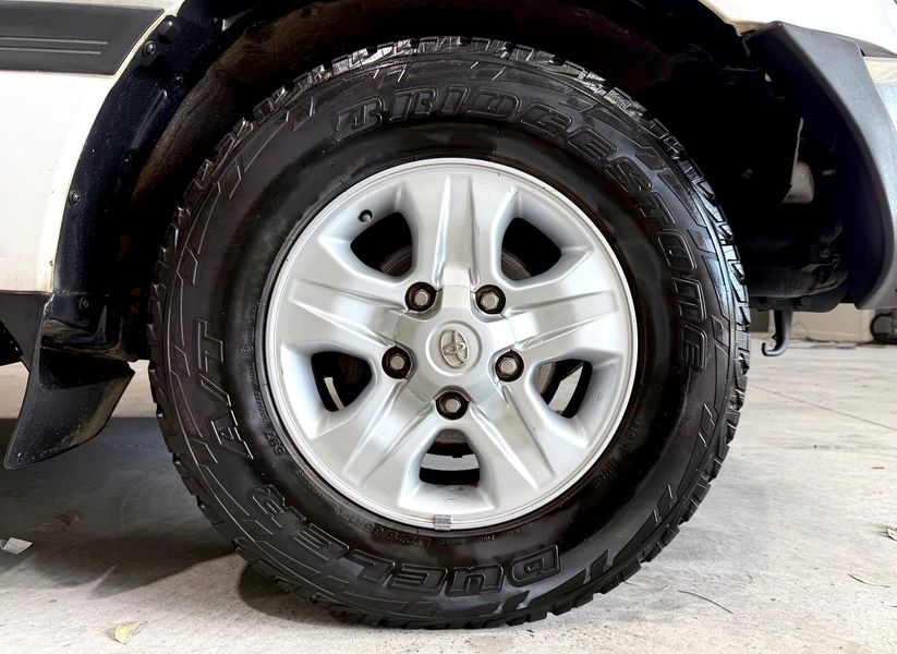 2005 Toyota Landcruiser GXL Auto 4x4 Photo 20