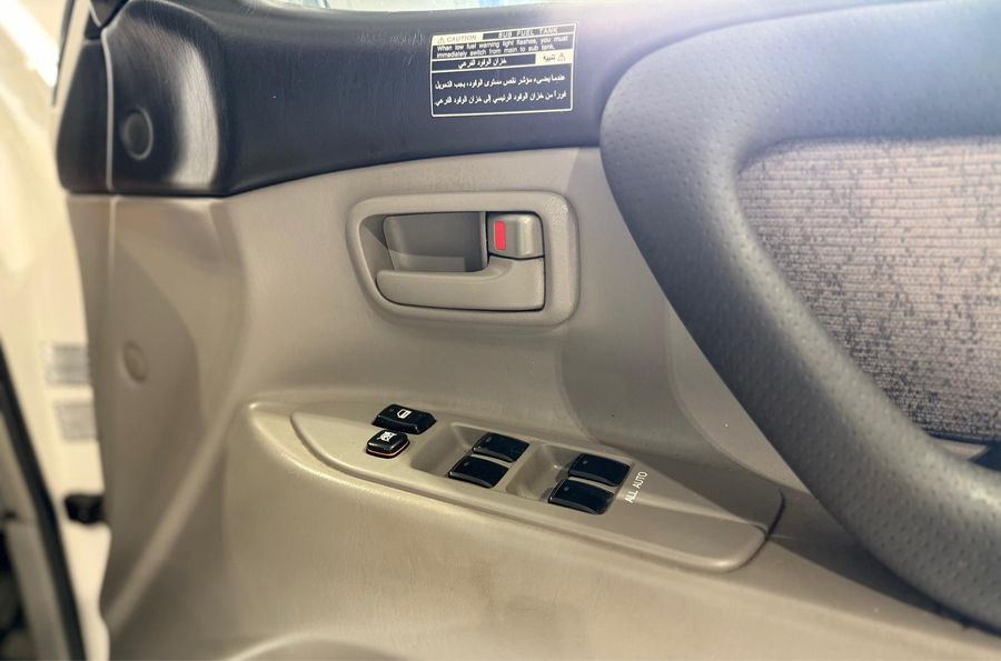 2005 Toyota Landcruiser GXL Auto 4x4 Photo 9