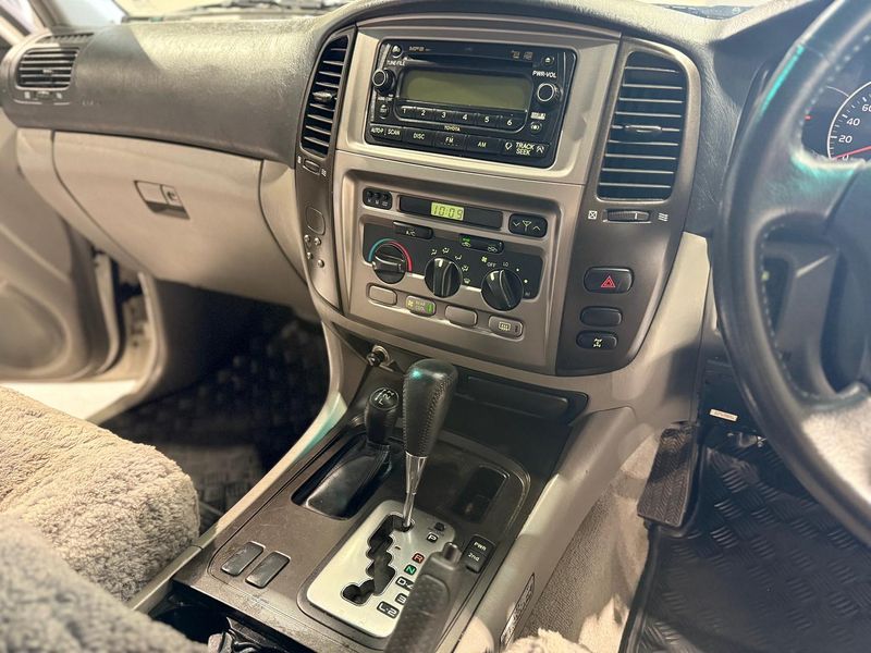2005 Toyota Landcruiser GXL Auto 4x4 Photo 12