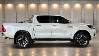 2021 Toyota Hilux SR5 Ute (Crystal Pearl) Pre-Owned Car Thumbnail