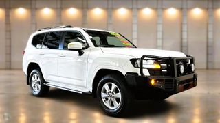 2022 Toyota Landcruiser GXL SUV (Glacier White) Pre-Owned Car Thumbnail