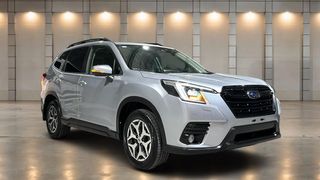 2023  Subaru Forester 2.5i SUV (Ice Silver) Pre-Owned Car Thumbnail