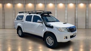 2014 Toyota Hilux SR5 Ute (Glacier White) Pre-Owned Car Thumbnail