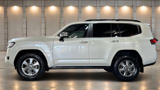 2023 Toyota Landcruiser Sahara SUV (Crystal Pearl) Pre-Owned Car Thumbnail